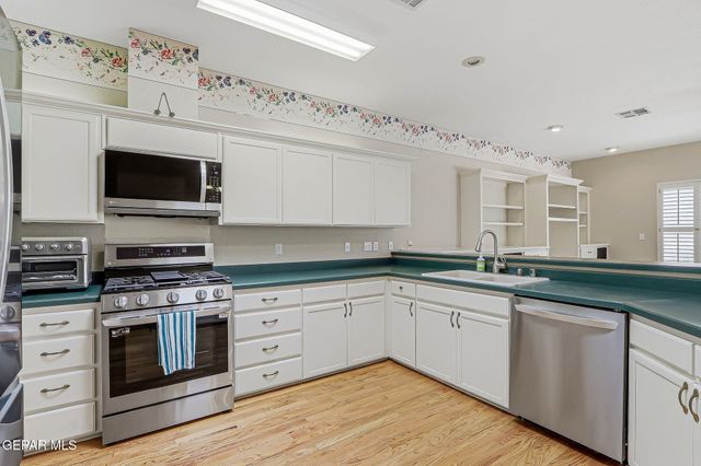 7016 DESERT CANYON Drive, El Paso, TX 79912