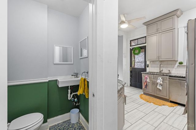 2106 Kemper Lane, Cincinnati, OH 45206