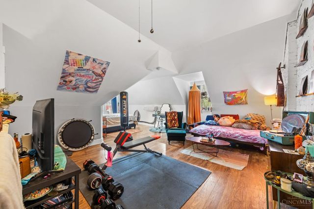 2106 Kemper Lane, Cincinnati, OH 45206