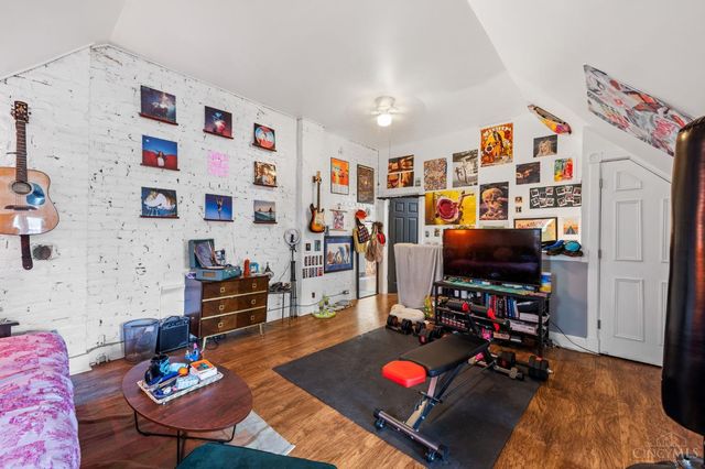 2106 Kemper Lane, Cincinnati, OH 45206