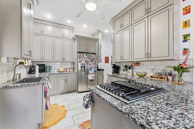 2106 Kemper Lane, Cincinnati, OH 45206