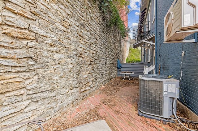 2106 Kemper Lane, Cincinnati, OH 45206
