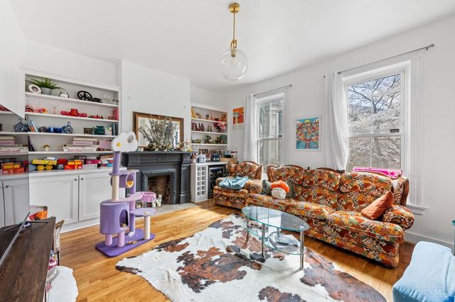 2106 Kemper Lane, Cincinnati, OH 45206