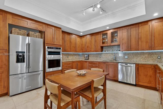 650 Valencia Ave 302, Coral Gables, FL 33134