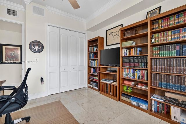 650 Valencia Ave 302, Coral Gables, FL 33134