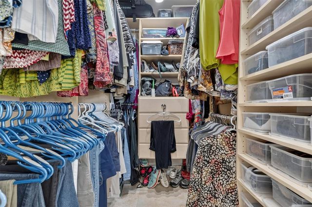 650 Valencia Ave 302, Coral Gables, FL 33134