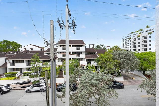 650 Valencia Ave 302, Coral Gables, FL 33134