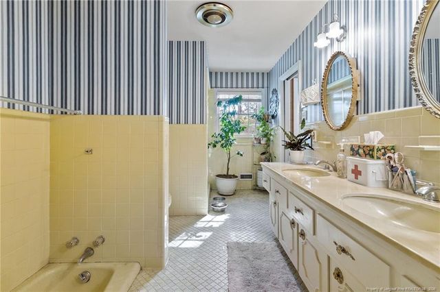 3302 N Rowland Avenue, Lumberton, NC 28358