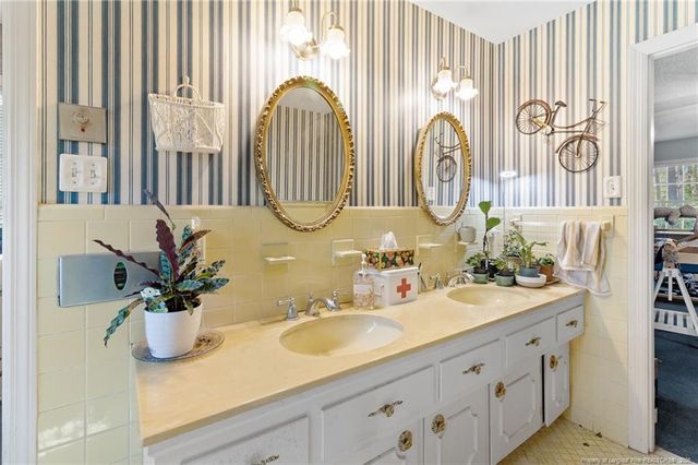 3302 N Rowland Avenue, Lumberton, NC 28358