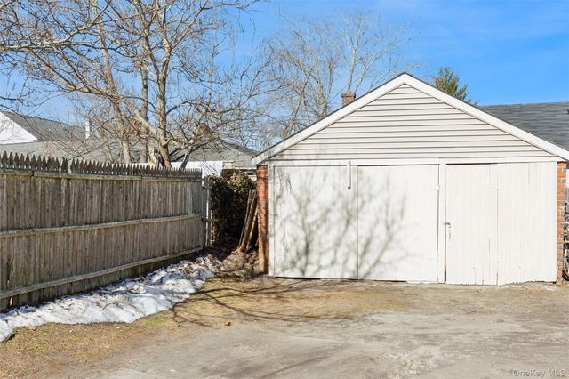 37 Lake Avenue, Riverhead, NY 11901