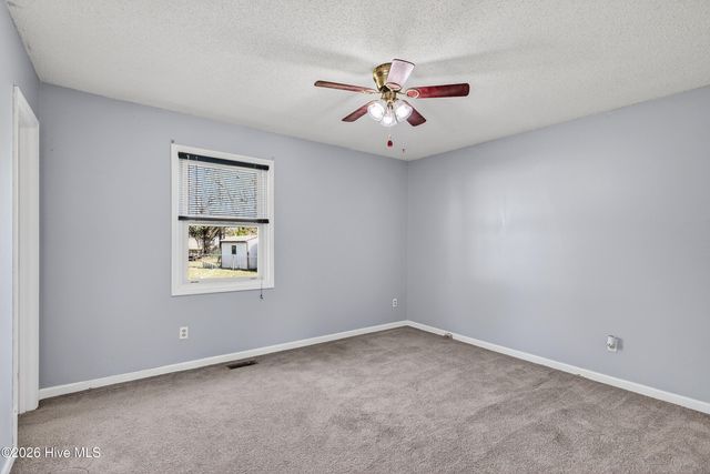 111 Little Lake Circle, New Bern, NC 28560