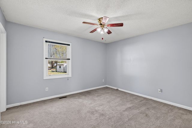 111 Little Lake Circle, New Bern, NC 28560