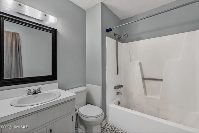 111 Little Lake Circle, New Bern, NC 28560