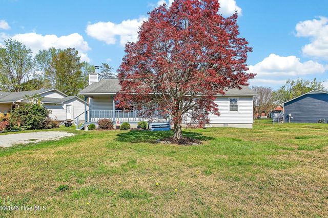 111 Little Lake Circle, New Bern, NC 28560