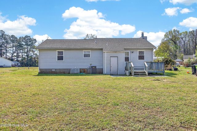 111 Little Lake Circle, New Bern, NC 28560