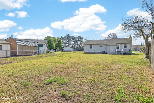 111 Little Lake Circle, New Bern, NC 28560