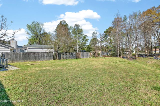 111 Little Lake Circle, New Bern, NC 28560