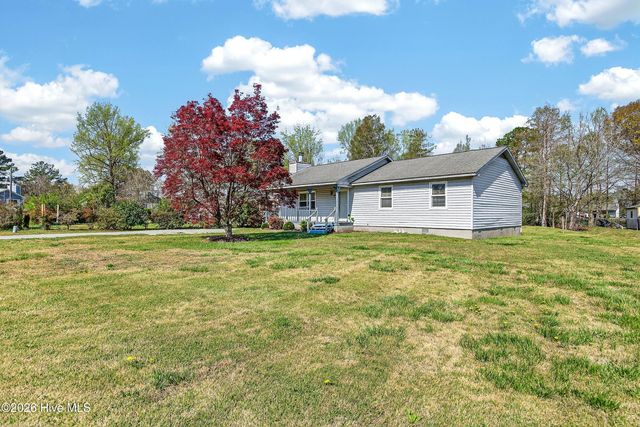 111 Little Lake Circle, New Bern, NC 28560