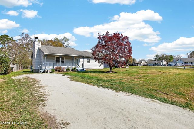 111 Little Lake Circle, New Bern, NC 28560