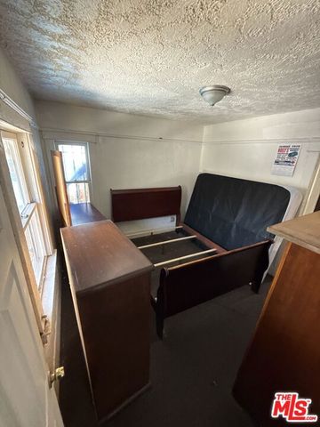 913 W 77th Street, Los Angeles, CA 90044