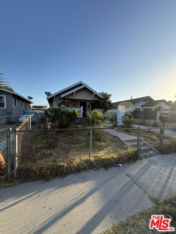 913 W 77th Street, Los Angeles, CA 90044