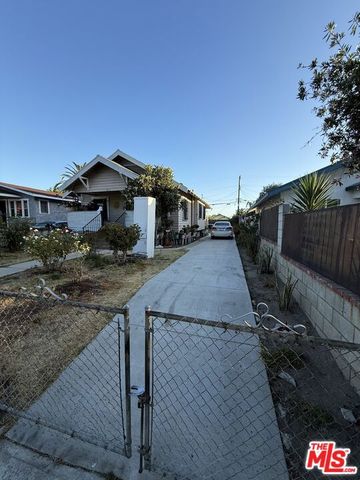 913 W 77th Street, Los Angeles, CA 90044