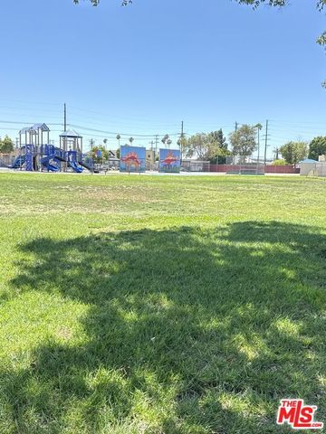 913 W 77th Street, Los Angeles, CA 90044
