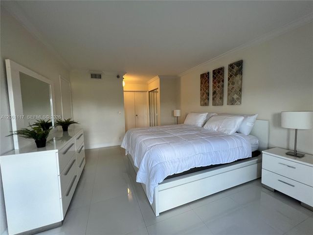 3300 NE 191st St 406, Aventura, FL 33180