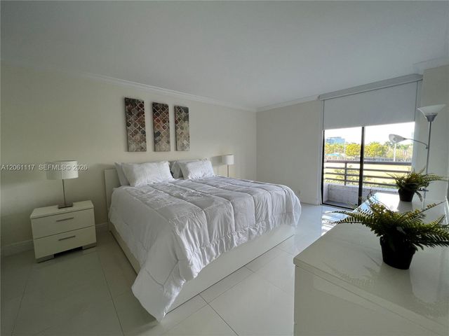 3300 NE 191st St 406, Aventura, FL 33180