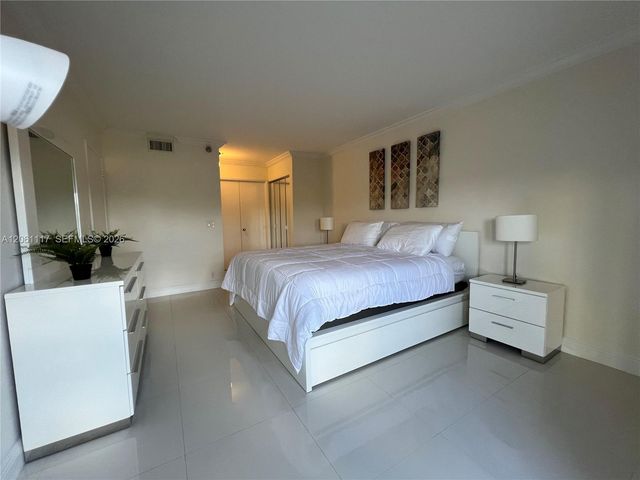 3300 NE 191st St 406, Aventura, FL 33180