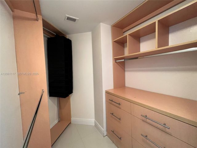 3300 NE 191st St 406, Aventura, FL 33180