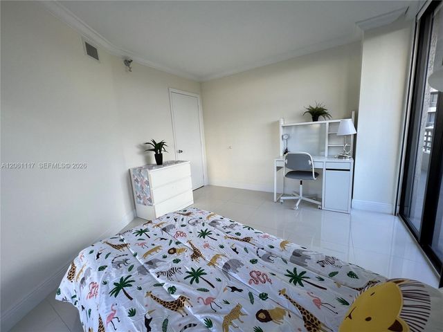 3300 NE 191st St 406, Aventura, FL 33180