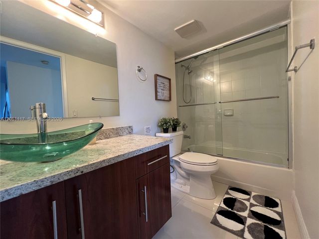 3300 NE 191st St 406, Aventura, FL 33180