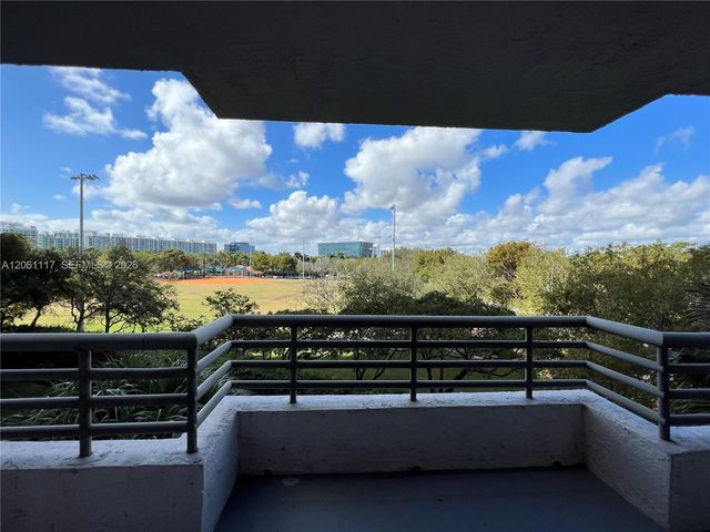 3300 NE 191st St 406, Aventura, FL 33180
