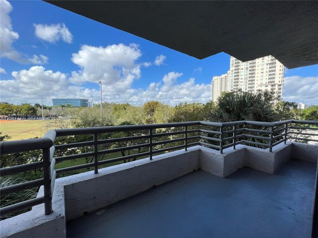 3300 NE 191st St 406, Aventura, FL 33180