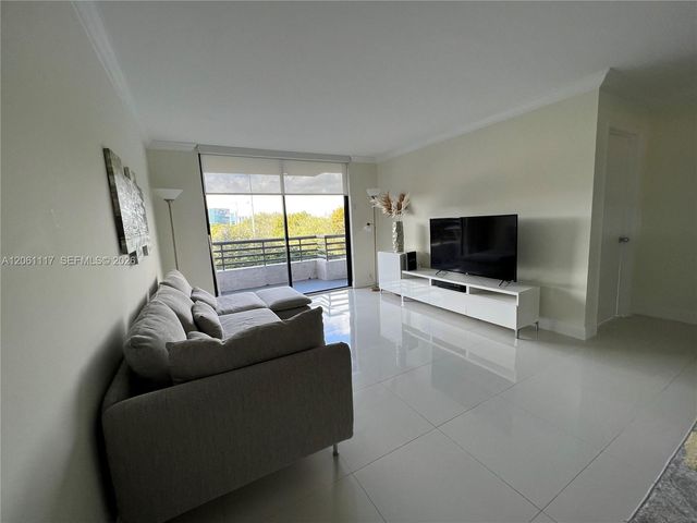 3300 NE 191st St 406, Aventura, FL 33180