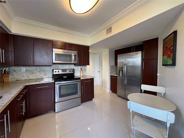 3300 NE 191st St 406, Aventura, FL 33180
