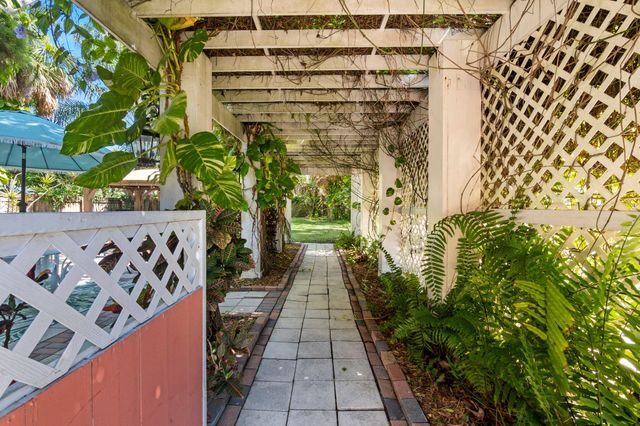 518 N 2nd Street, Fort Pierce, FL 34950