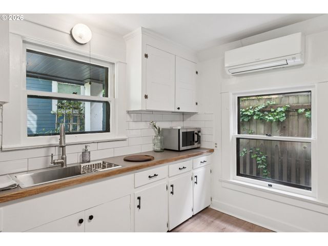 1411 Sw HALL St, Portland, OR 97201