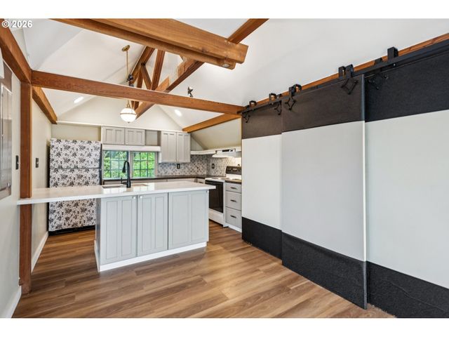 1411 Sw HALL St, Portland, OR 97201