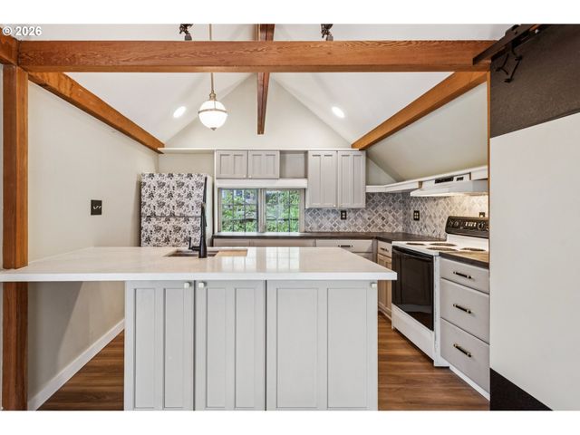 1411 Sw HALL St, Portland, OR 97201