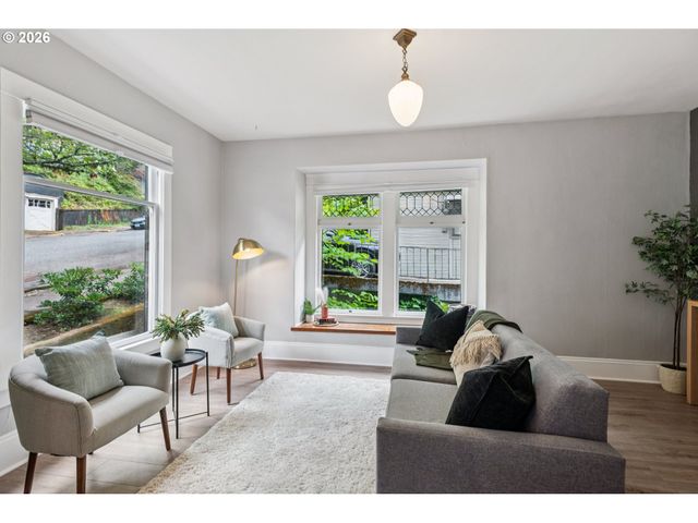 1411 Sw HALL St, Portland, OR 97201