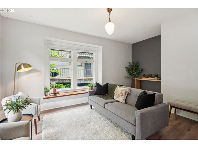 1411 Sw HALL St, Portland, OR 97201