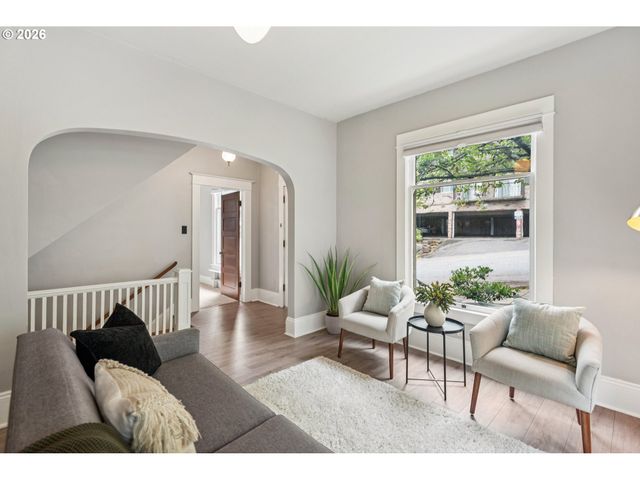 1411 Sw HALL St, Portland, OR 97201