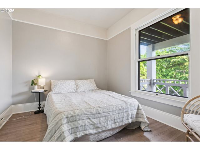 1411 Sw HALL St, Portland, OR 97201