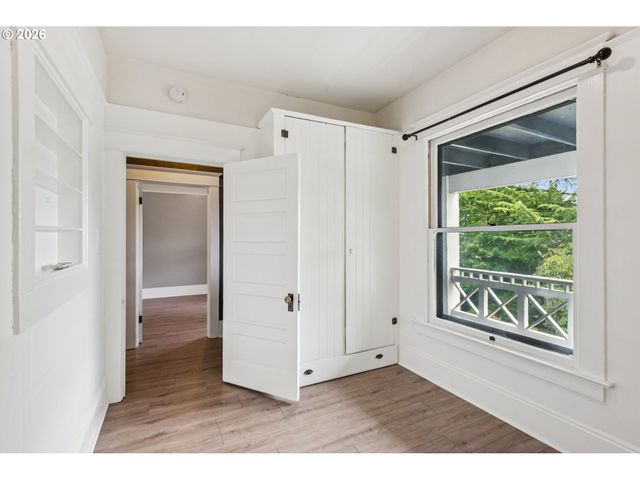 1411 Sw HALL St, Portland, OR 97201