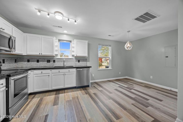 1004 S 8th Street, Wilmington, NC 28401