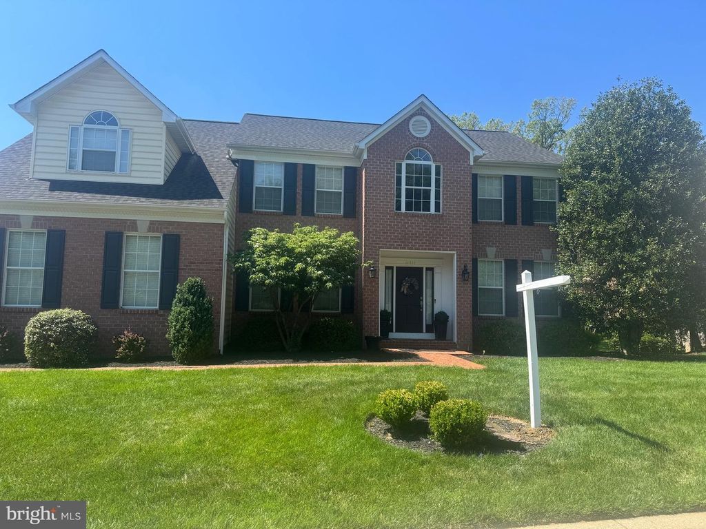 Image 2 of property listing at 11711 HUNTERS RUN DR, Cockeysville, MD 21030