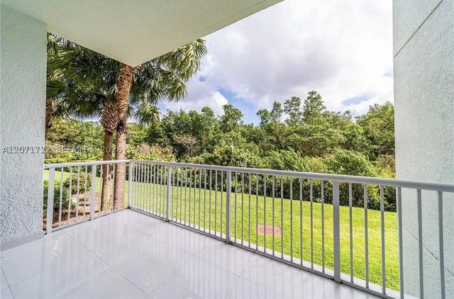 14951 Royal Oaks Ln 102, North Miami, FL 33181