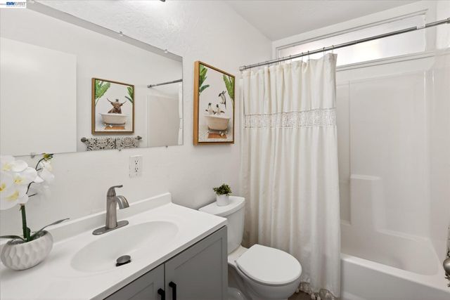1202 N P St, Livermore, CA 94551